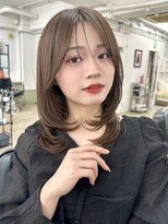 ポーチバイハニー オモテサンドウ(PORCH by HONEY omotesando)&nbsp;ミディアムレイヤーベージュ前髪シースルー2