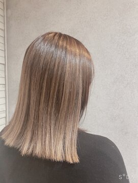 ヘアサロンM 新宿 くすみ感のある3Dハイライト☆