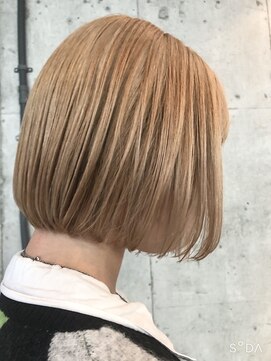 サクラ オモテサンドウ(SAKURA) 切りっぱなし ミニボブ×ミルクティーベージュ《表参道/外苑前》