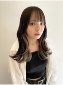 レイヤーカットくびれヘアインナーカラーベージュカラー韓国前髪
