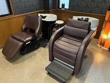 リラックスして頂けるシャンプー台がございます。