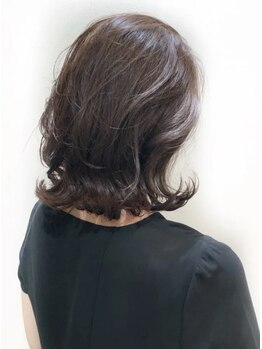 アングルヘアー(Angle HAIR)の写真/気になる白髪も自然にカバー☆お洒落にカバーしながらグレイカラーを楽しめる♪大人女性のための上質カラー