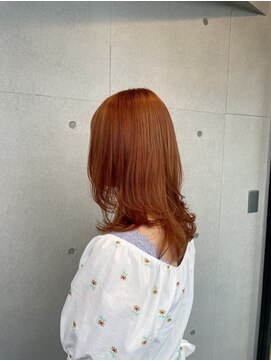 アコ(Aco) ファッションに馴染む柔らかいオレンジカラー