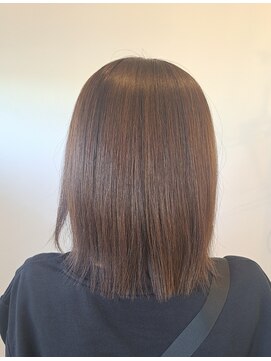 キキ(KiKi) ミディアムボブ