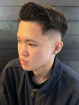ディスイズバーバーセカンド(THIS IS BARBER 2nd) フェードカット サイドパート アップバング 30代 20代