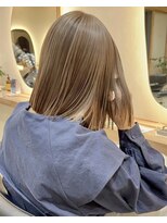 ヒビヲ(HIBIO) 切りっぱなしボブタッセルボブダブルカラーブリーチグレージュ