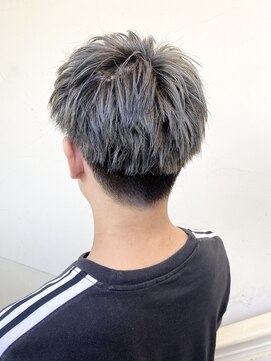 モリオ フロム ロンドン 成増店 【morio成増/一戸】ブリーチありシルバーアッシュ