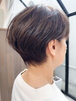 メッケ(MeKKe)&nbsp;シームレスカラー　耳かけも素敵なくびれショート