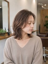 バグズ(Baguz) 白髪ぼかしレイヤーミディウルフ