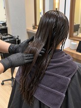 髪を内側から補修・補強。ハリ・コシと柔らかさを与える、最上級髪質改善トリートメント