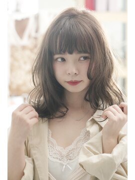 キミ(kimi) 【ｋｉｍｉ】ハイライトブルージュ鎖骨ローレイヤーｘクセ毛風