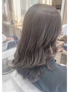 アッシュ 南町田グランベリーパーク店(Ash) ナチュラルシルバーカラー