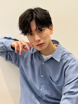 イヴォークトーキョーオーサカ(EVOKE TOKYO osaka) ソフトツイストスパイラルパーマ マッシュ センターパート