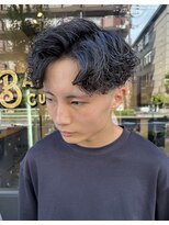 フリーク バーバーショップ 都島店(FREAK BARBER SHOP) センターパート×フェード