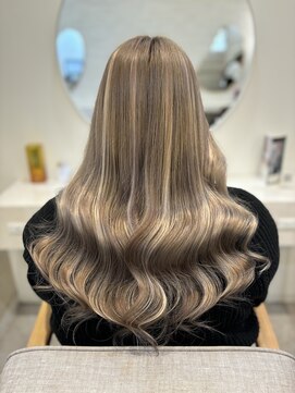 ラビス クローバー(Lovis clover) 黒髪カタログ　グレーベージュ　レイヤーロング