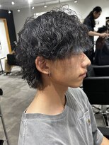 ヒュイル バイ ニアウ(Hwyl by Niau)&nbsp;メンズマッシュパーマニュアンスパーマスパイラルパーマ刈り上げ