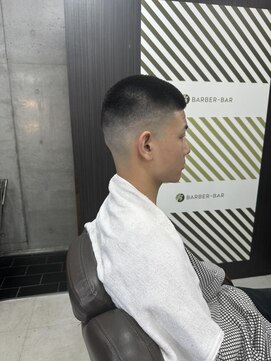 バーバーバー 八広(BARBER-BAR) 坊主フェード　バズカット