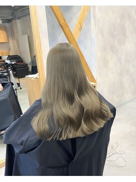 オムネス(omnes) 『olive beige』 担当 飯村 奎太