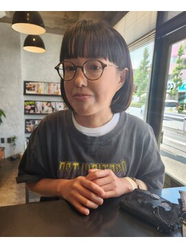 ブルー 青葉台(BLUE) 前髪厚めボブ。