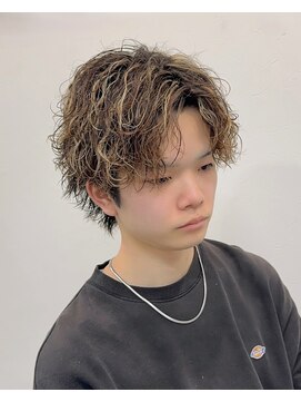 ブライト(BRIGHT) センターパートウルフツイストスパイラルパーマ