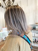 ラグーン(LAGOON)&nbsp;バレイヤージュグレージュハイライトダブルカラーケアブリーチ