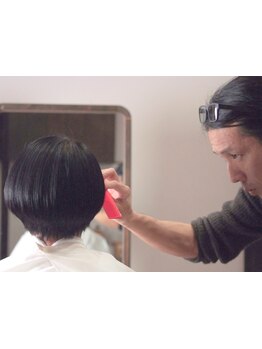 360度美しく。細部までとことんこだわったカットラインで、周りと差がつくワンランク上の仕上がりに。