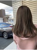 グレージュ切りっぱなしボブ前髪ありミニボブミルクティベージュ