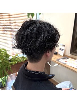 グッドネイバーズ 流山おおたかの森店(GOOD NEIGHBORS) 波巻きシャドウパーマセンターパートスタイル