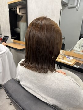 クラン 岡本(Chlan) 艶カラーオリーブベージュ　ストレートロブ