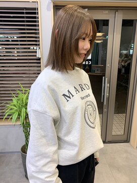 コンネ(CONNE.) フェイスレイヤーカット&ベージュカラー