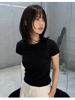 ピア ヤクイン(Pia Yakuin) くびれミディ ミディアム ハッシュカット 地毛風カラー 福岡