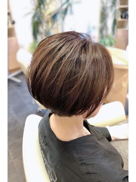 サエラクワトロ 大人キレイな20代30代40代襟足スッキリショートボブ