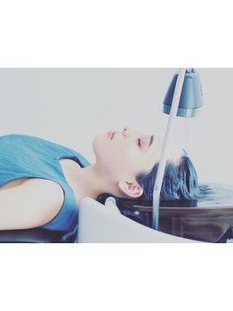 【話題の頭浸浴で頭皮ケア♪】髪質にも良い自慢のヘッドスパをぜひご体験ください◇凝り解消にも◎