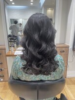 アピッシュ アオヤマ(apish AOYAMA)&nbsp;ボリュームupワンホンコテ巻きパーマ