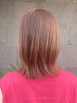 メゾン アヴァロ(Maison Avallo) 外はねシルエットのレイヤーロブ