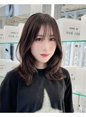 顔まわりレイヤースタイル20代前髪あり