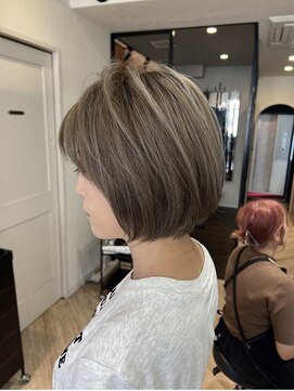 ハーツ(Heart's) 白髪ぼかし/イメチェンヘアスタイル/前髪カタログ/ショートボブ