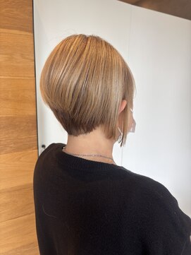 スーリール 伊都店(Sourire) ショート/ショートボブ/白髪ぼかし/ハイライト/ベージュ