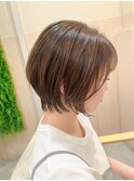 小顔レイヤーショート20代30代40代　夏カラーオリーブグレージュ