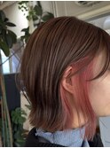 ピンクイヤリングカラー×レイヤーボブ