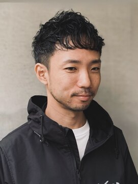 イナフ(ENUFF) 軟毛でも扱いやすくなる大人向けショートパーマスタイル