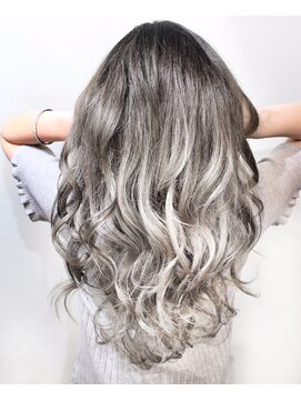 シェルティ フィエル(Shelltie Fiel) ホワイティーグレージュ