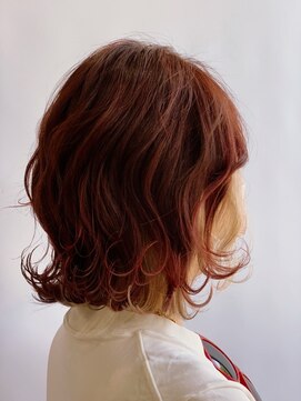 ヘア イノウエ HAIR INOUE インナーカラー × 外ハネミディアム