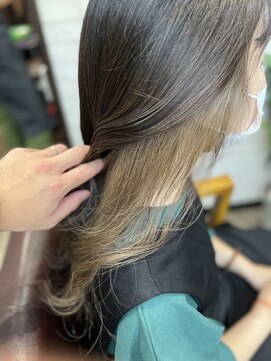 アトリエナガノ(atelier nagano) ニュアンスカラー/センターパート/ツヤ髪スタイル/ブルージュ