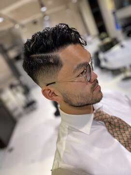 フランクスバーバーザスタンド(Frank’s barber the stand) スキンフェードサイドパートラインアップE