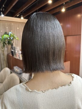 クオリス 上板橋店(QUALIS) 20代30代大人可愛い小顔 ショートカット切りっぱなしストレート