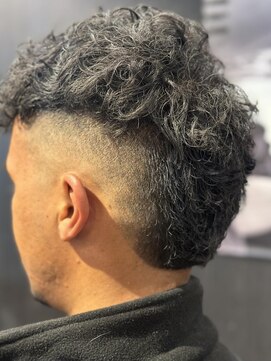 フランクスバーバー アンド ビアークラブ(FRANK'S BARBER and BEER CLUB) バーストフェード