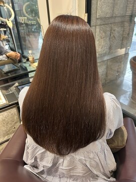 ノーム バイ アウラ(norm. by aura) ほんのり感じるピンクベージュ ニュアンスカラー 艶カラー