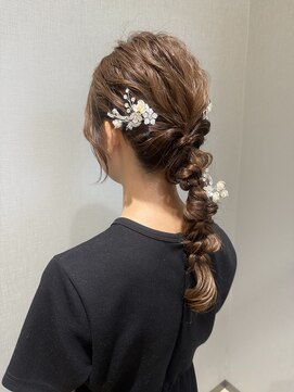 アクイール(ACCUEILLIR) 編み下ろしアレンジヘアセット