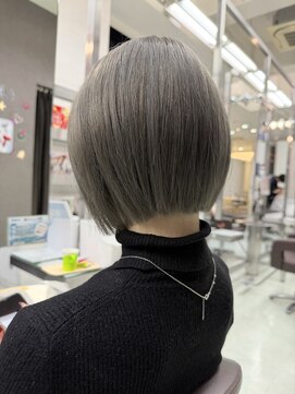 【大人可愛い20代30代40代】パツっとボブグレージュ